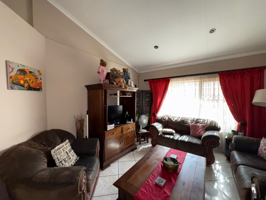 3 Bedroom Property for Sale in Safari Gardens North West